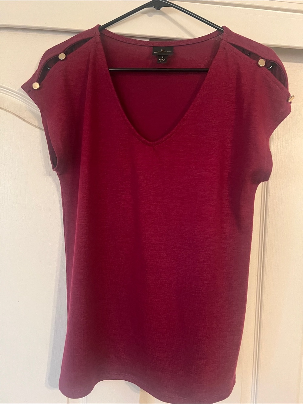Worthington Wine V-Neck Cap Sleeve Tank with Gold Button Details